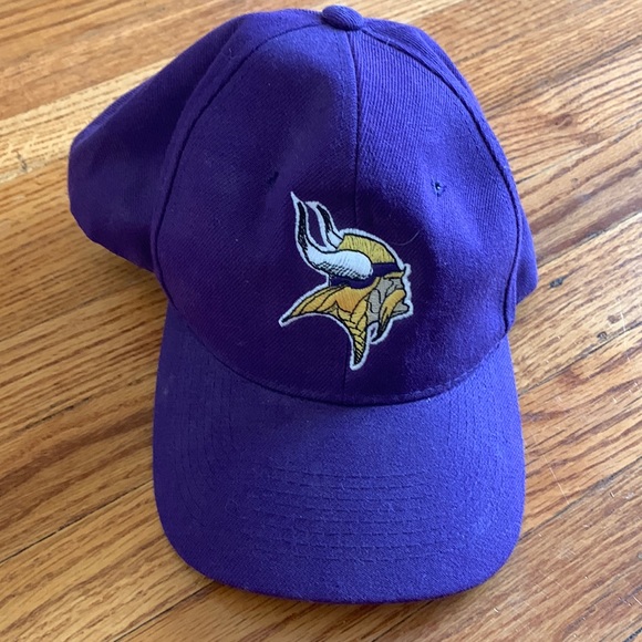 NFL Accessories - Vintage Minnesota Vikings purple canvas cap, embroidery, adjustable snap back